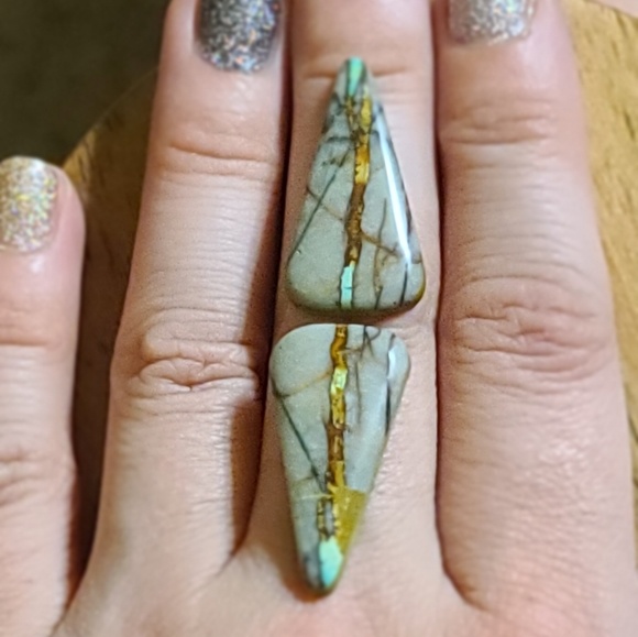 PAIR OF RARE BOULDER ROYSTON RIBBON TEARDROP CABOCHONS STUNNING! - Picture 2 of 7